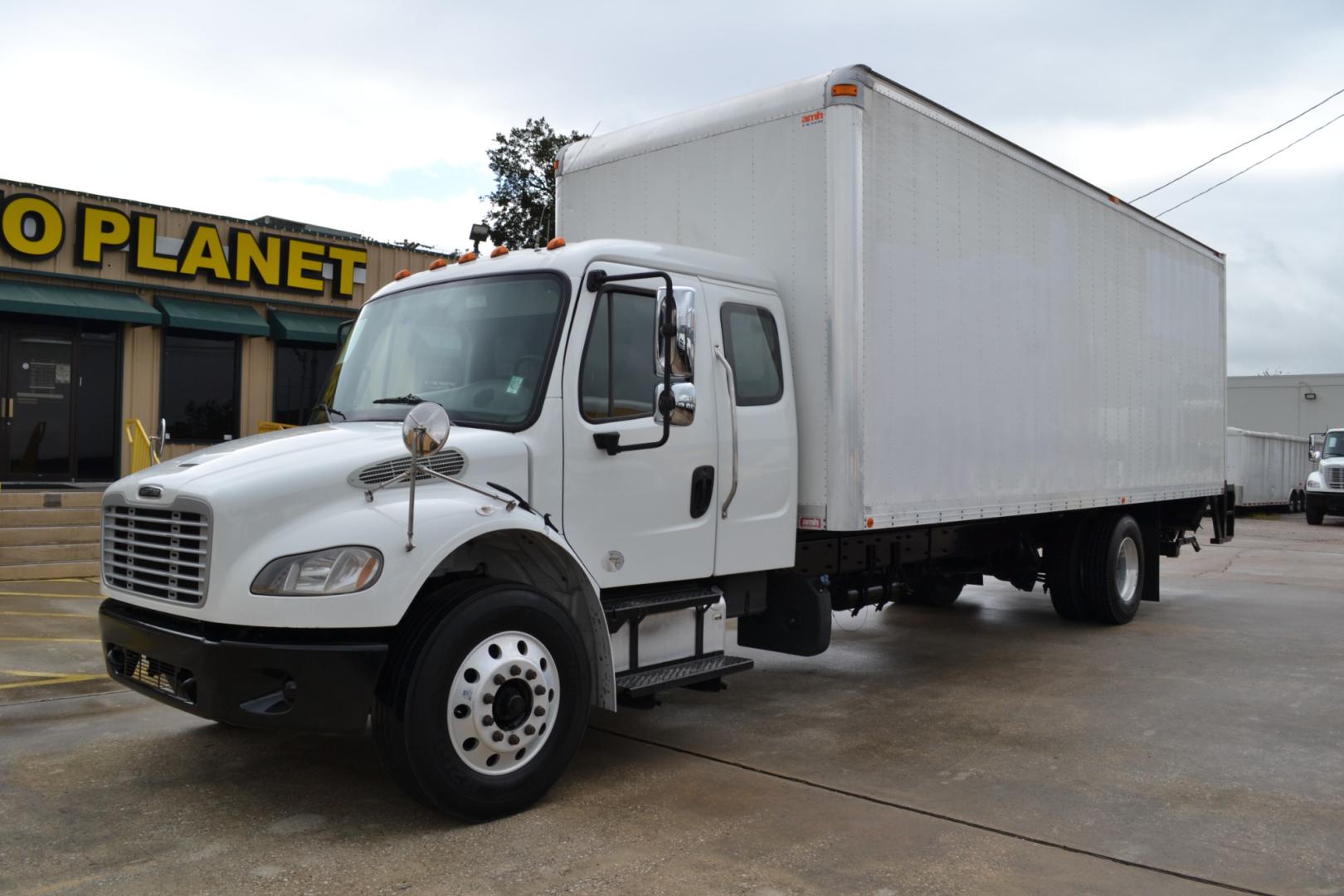 2020 WHITE /BLACK FREIGHTLINER M2-106 with an CUMMINS B6.7L 260HP engine, ALLISON 2100HS AUTOMATIC transmission, located at 9172 North Fwy, Houston, TX, 77037, (713) 910-6868, 29.887470, -95.411903 - 32" EXTENDED CAB SLEEPER, 26FT BOX, 13FT CLEARANCE, HEIGHT 103" X WIDTH 102", WALTCO 3,000LB ALUMINUM LIFT GATE, 26,000LB GVWR NON CDL, E-TRACKS, DUAL 50 GALLON FUEL TANKS , POWER WINDOWS, LOCKS, & MIRRORS, CRUISE CONTROL, HEATED MIRRORS, - Photo#0